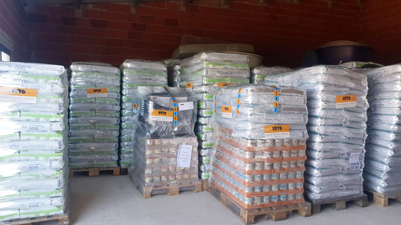 VETO Spendenankunft in der Albergeue Villarobledo - unsere Lagerhalle VETO Spendenankunft in der Albergeue Villarobledo - unsere Lagerhalle