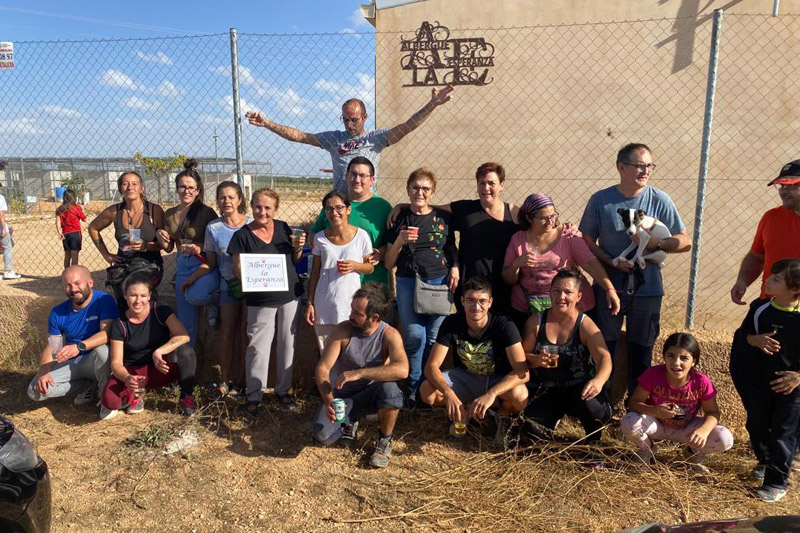 unsere spanischen Tierschützer und viele liebe Helfer 